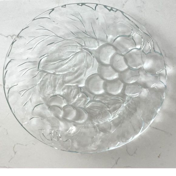 4 Vintage Clear Heavy Glass Embossed Plates Grape Leaf Design KIG Indonesia 7" - Picture 2 of 6
